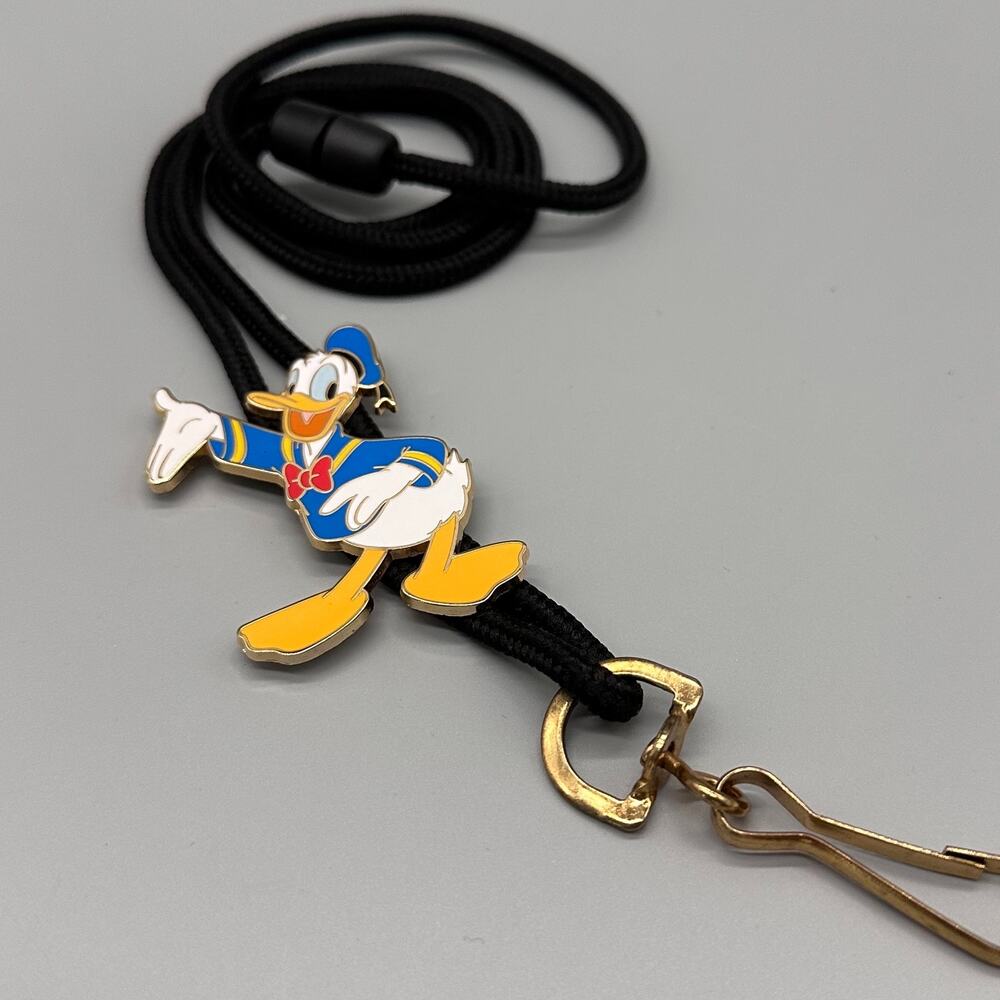Disney Donald Duck USA Cast Member Exclusive Bolo ID Lanyard - Picture 2 of 9